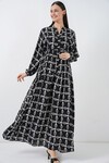 Kadın Desenli Uzun Tesettür Elbise 2585 - Siyah1